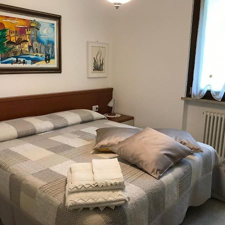 Casa Mary Due - Trilocale Con Giardino Privato A Due Passi Dal Lago Sirmione Exterior foto