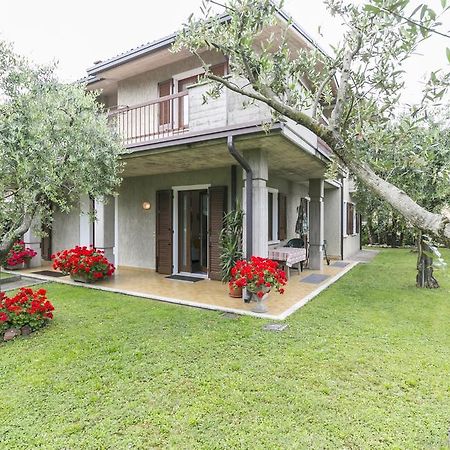 Casa Mary Due - Trilocale Con Giardino Privato A Due Passi Dal Lago Sirmione Exterior foto