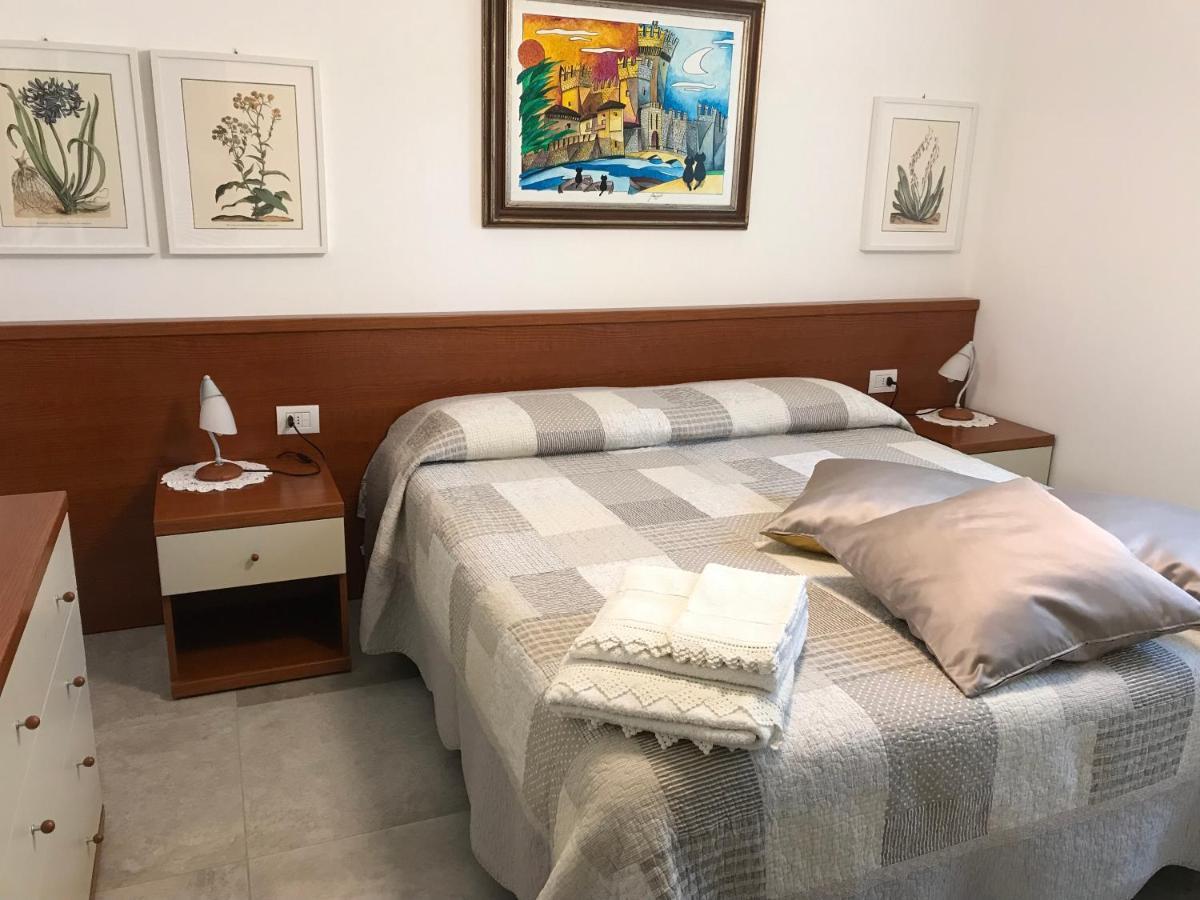 Casa Mary Due - Trilocale Con Giardino Privato A Due Passi Dal Lago Sirmione Exterior foto