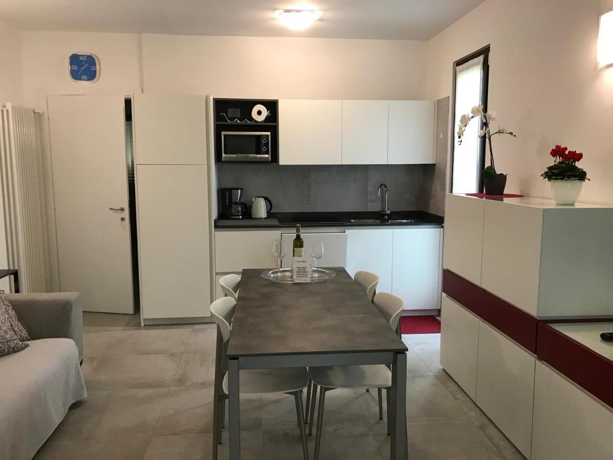 Casa Mary Due - Trilocale Con Giardino Privato A Due Passi Dal Lago Sirmione Exterior foto