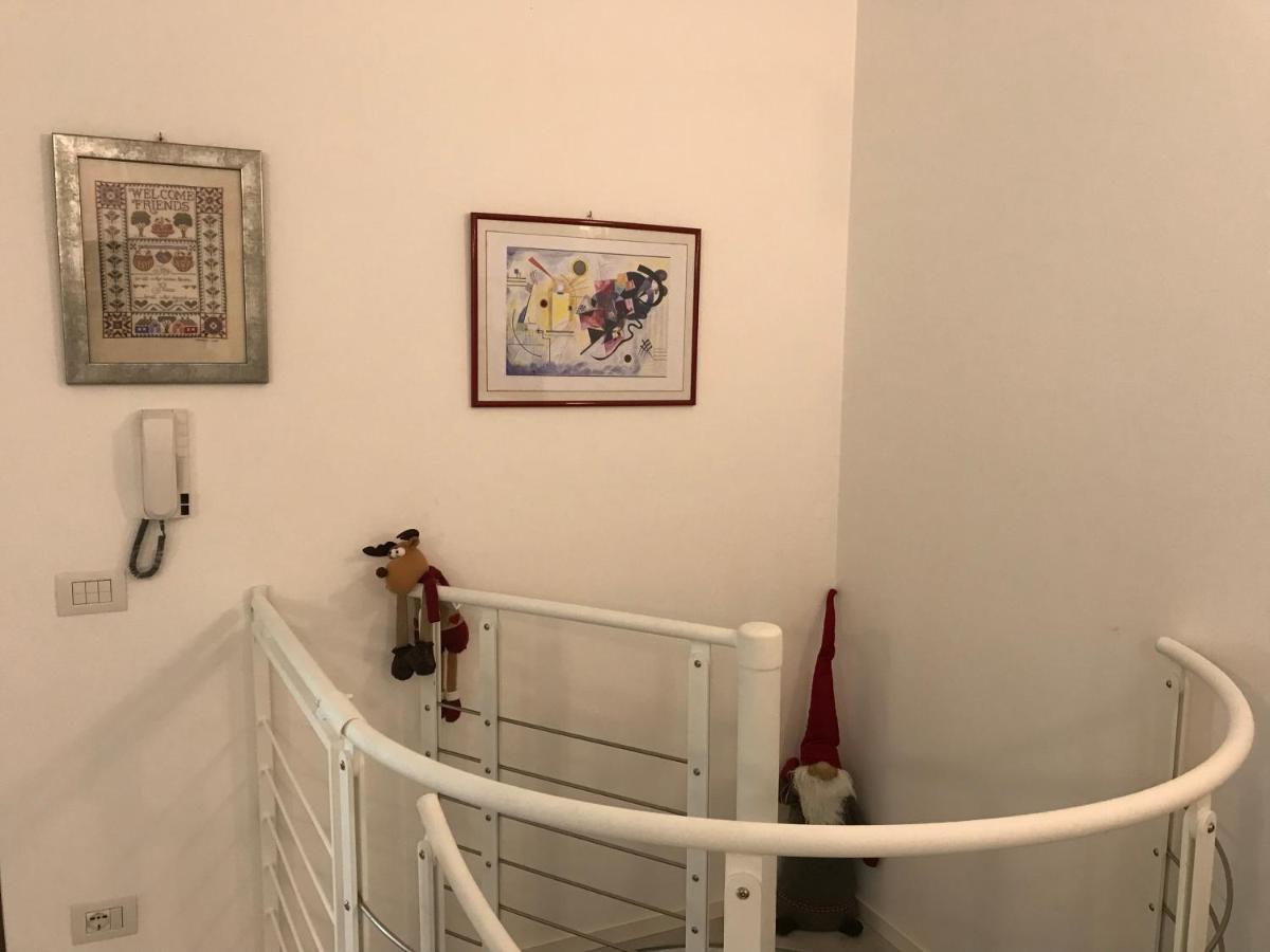 Casa Mary Due - Trilocale Con Giardino Privato A Due Passi Dal Lago Sirmione Exterior foto