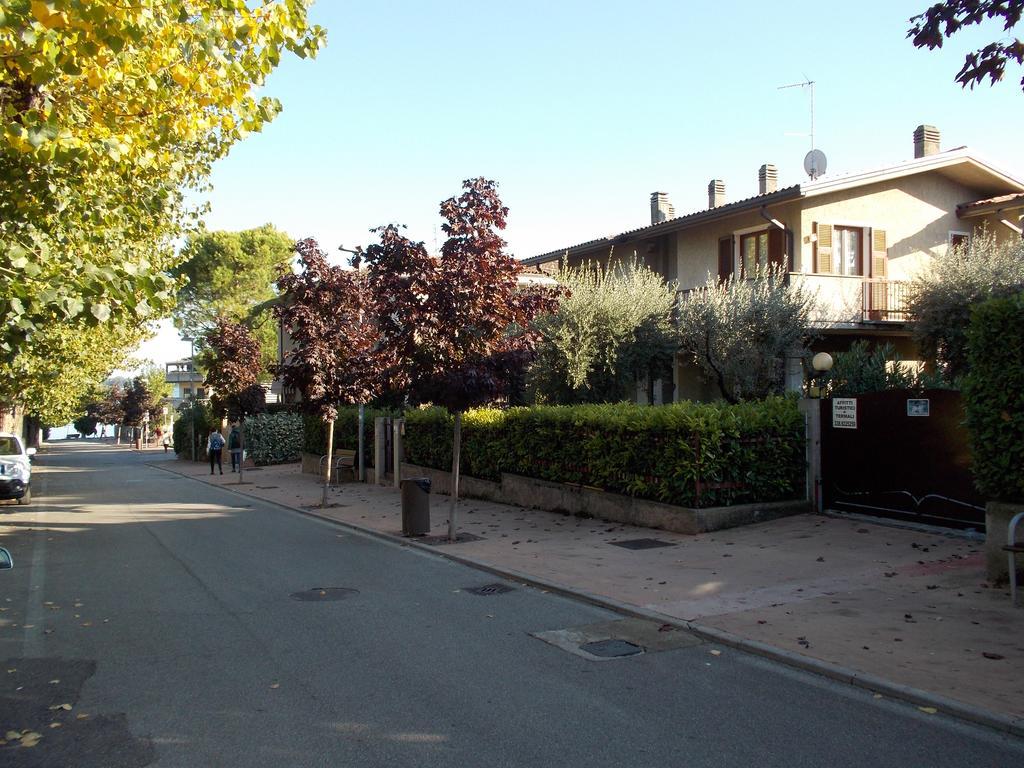 Casa Mary Due - Trilocale Con Giardino Privato A Due Passi Dal Lago Sirmione Exterior foto