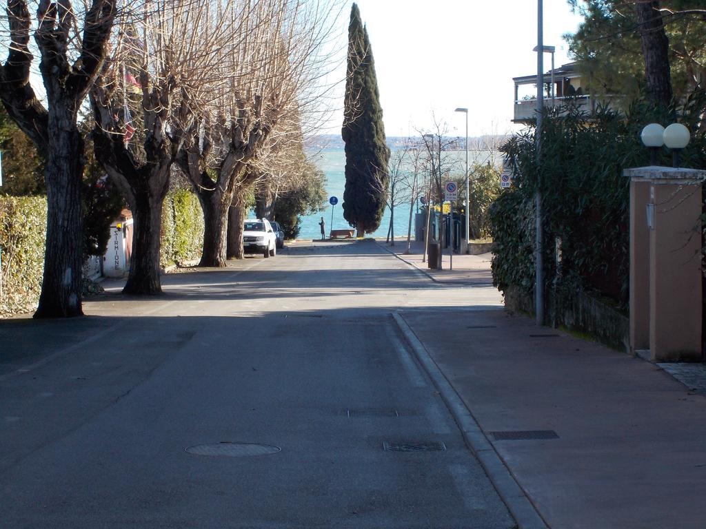 Casa Mary Due - Trilocale Con Giardino Privato A Due Passi Dal Lago Sirmione Exterior foto