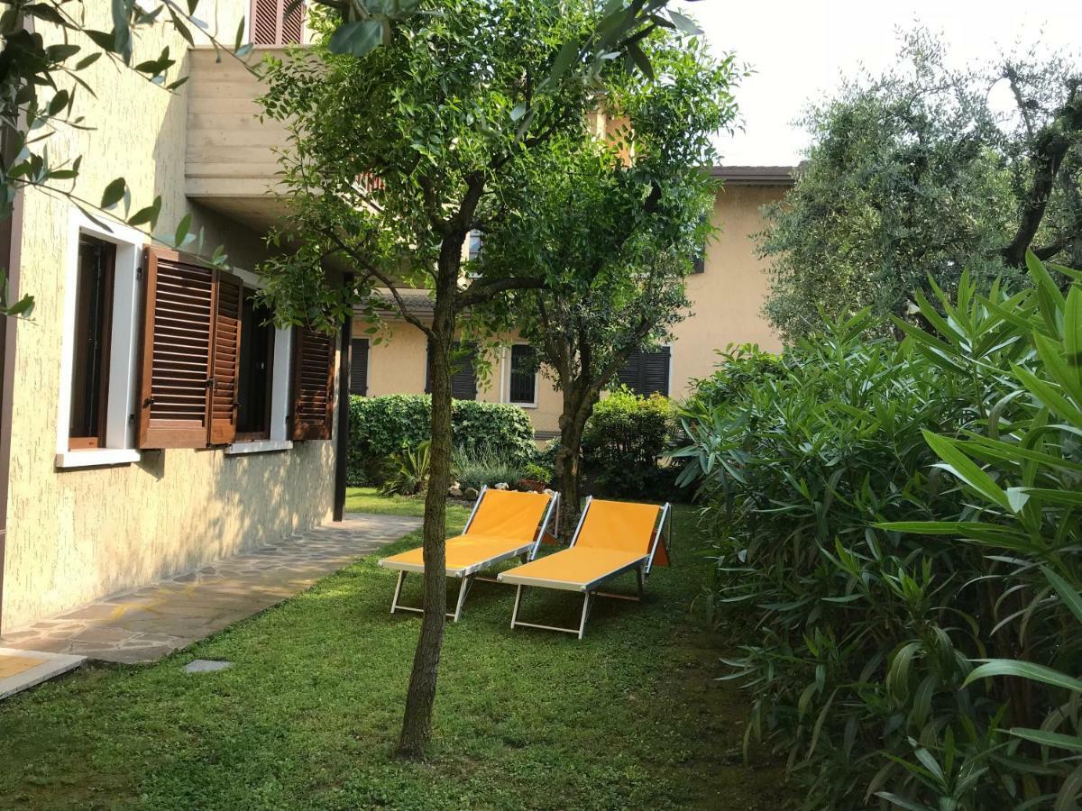 Casa Mary Due - Trilocale Con Giardino Privato A Due Passi Dal Lago Sirmione Exterior foto