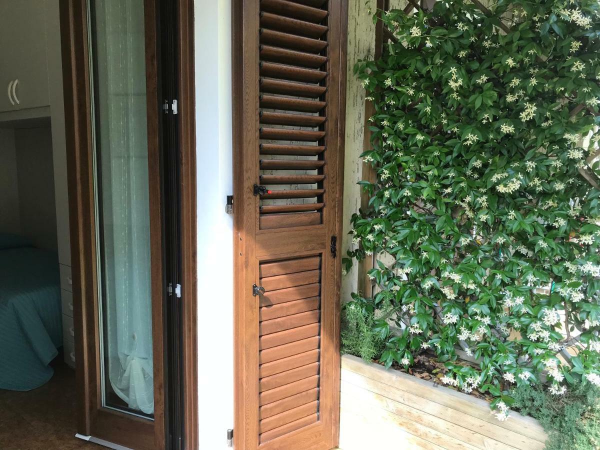 Casa Mary Due - Trilocale Con Giardino Privato A Due Passi Dal Lago Sirmione Exterior foto