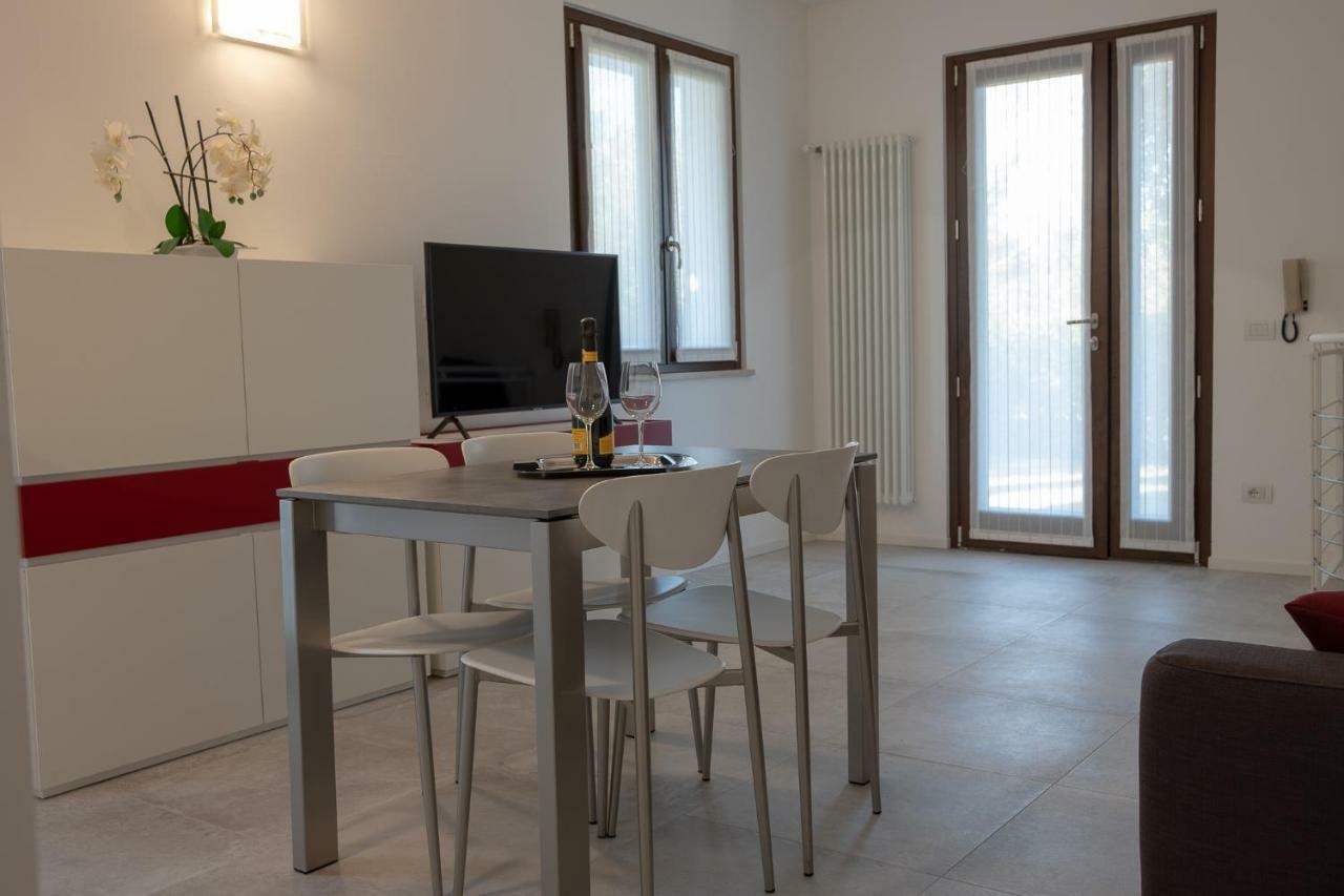 Casa Mary Due - Trilocale Con Giardino Privato A Due Passi Dal Lago Sirmione Exterior foto