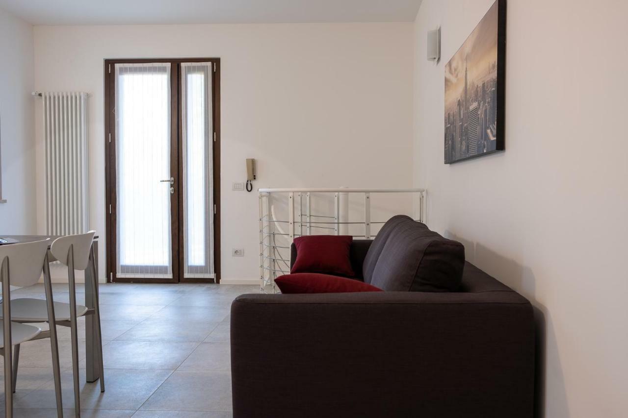 Casa Mary Due - Trilocale Con Giardino Privato A Due Passi Dal Lago Sirmione Exterior foto