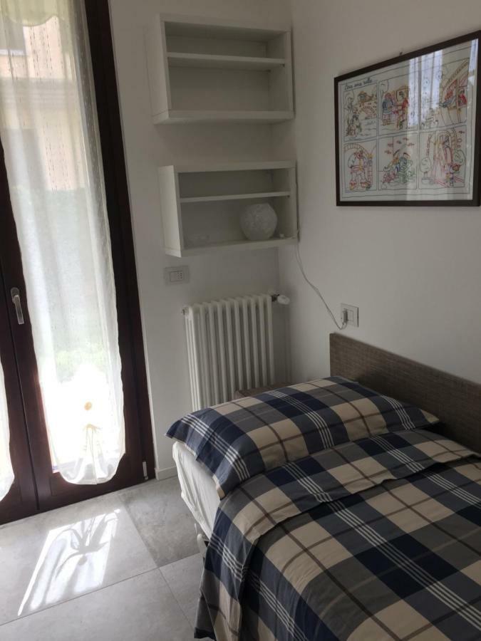 Casa Mary Due - Trilocale Con Giardino Privato A Due Passi Dal Lago Sirmione Exterior foto